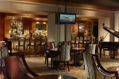 Omni Los Angeles Hotel at California Plaza bar